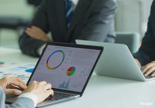 独自の運営システムで無駄なコストを省く